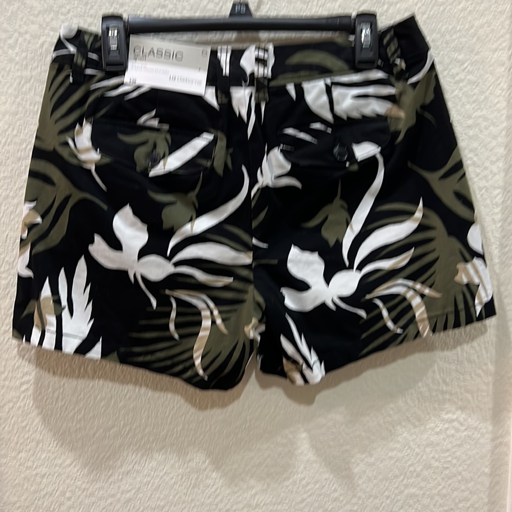 NWT. Liz Claiborne Classic Short Tropical Print - Picture 4 of 5